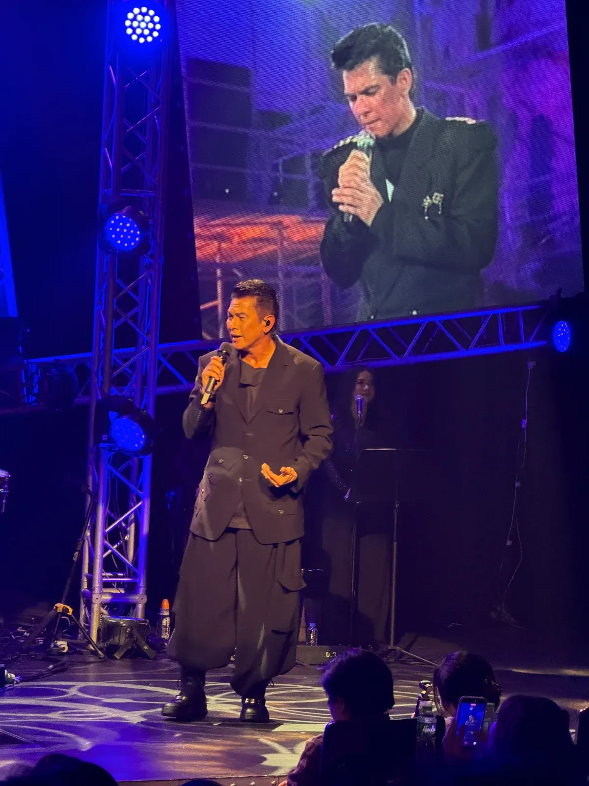 On the giant screens, a younger Gary moved through footage of his earlier Music Museum performances.