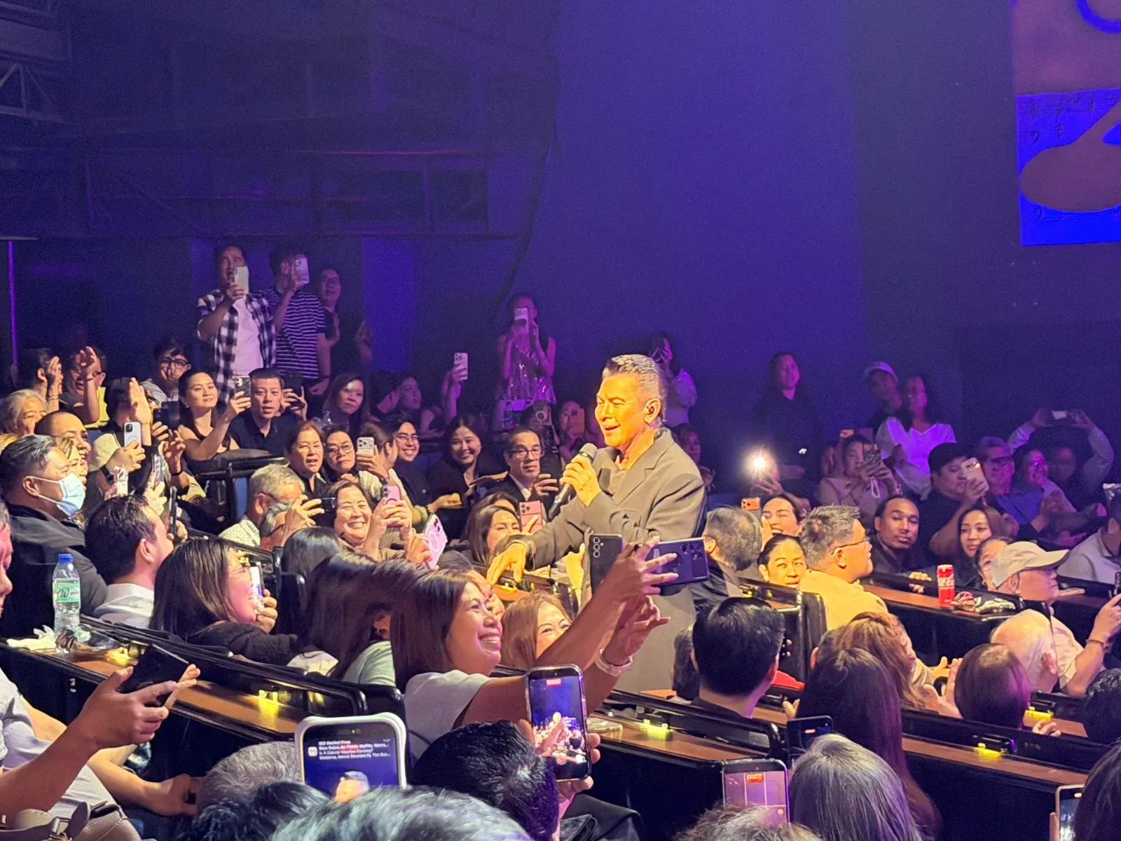 Gary V serenades the fans at the Music Museum