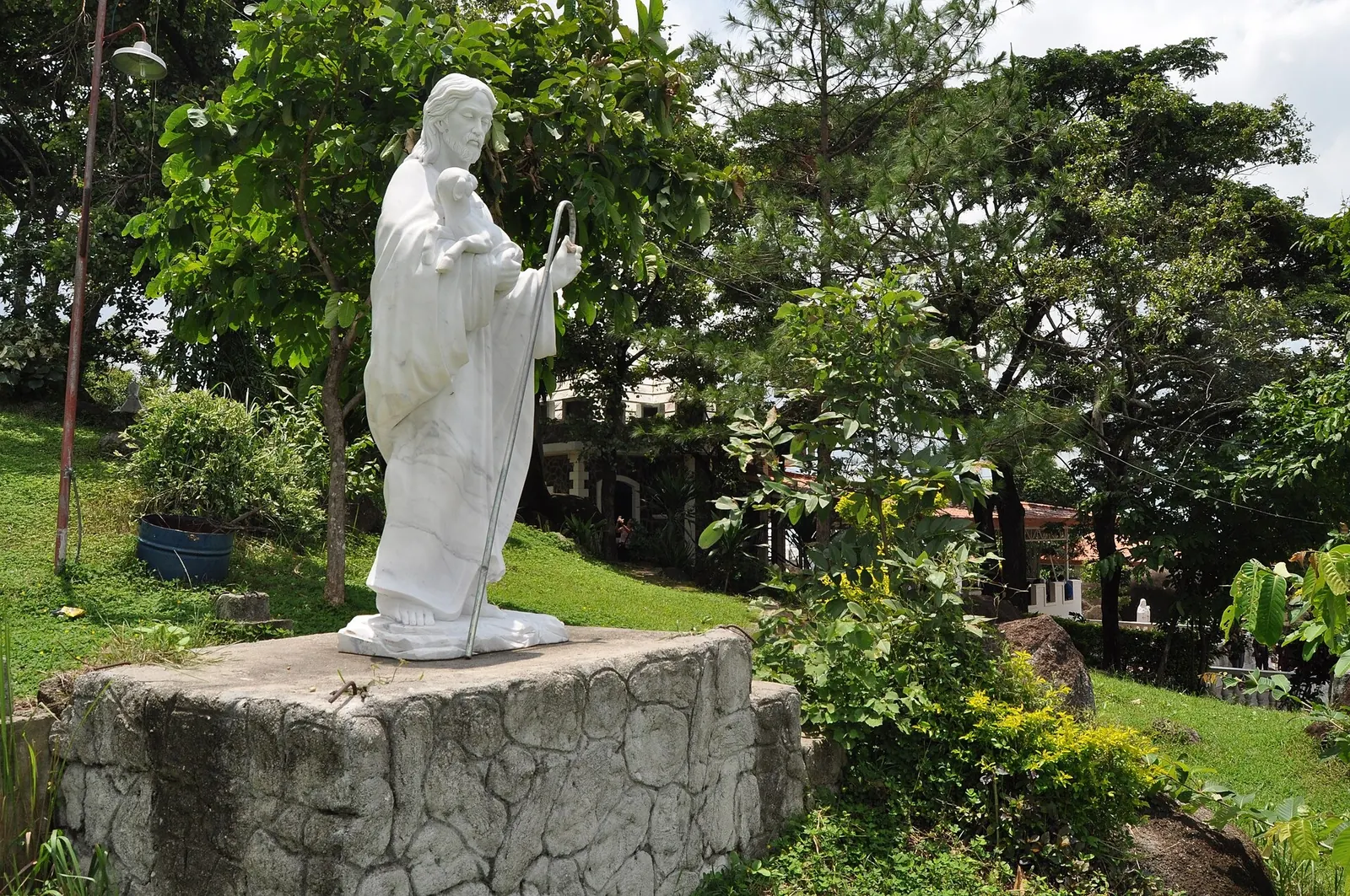 A religious statue at the Monasterio de Tarlac