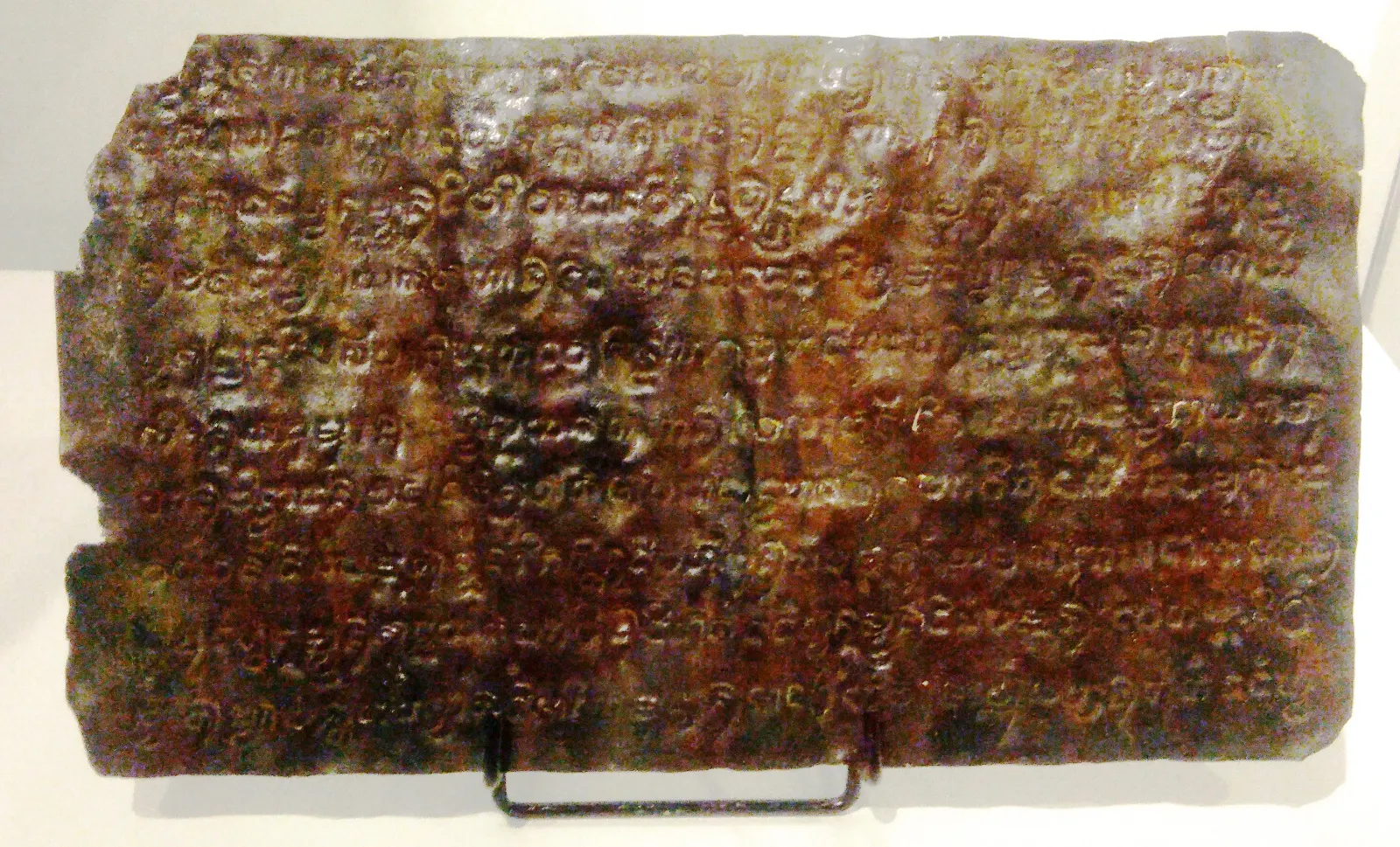 The inscription is made out of copper and measures about 20 by 30 centimeters (7.9 in × 11.8 in), with the words directly embossed onto the plate.